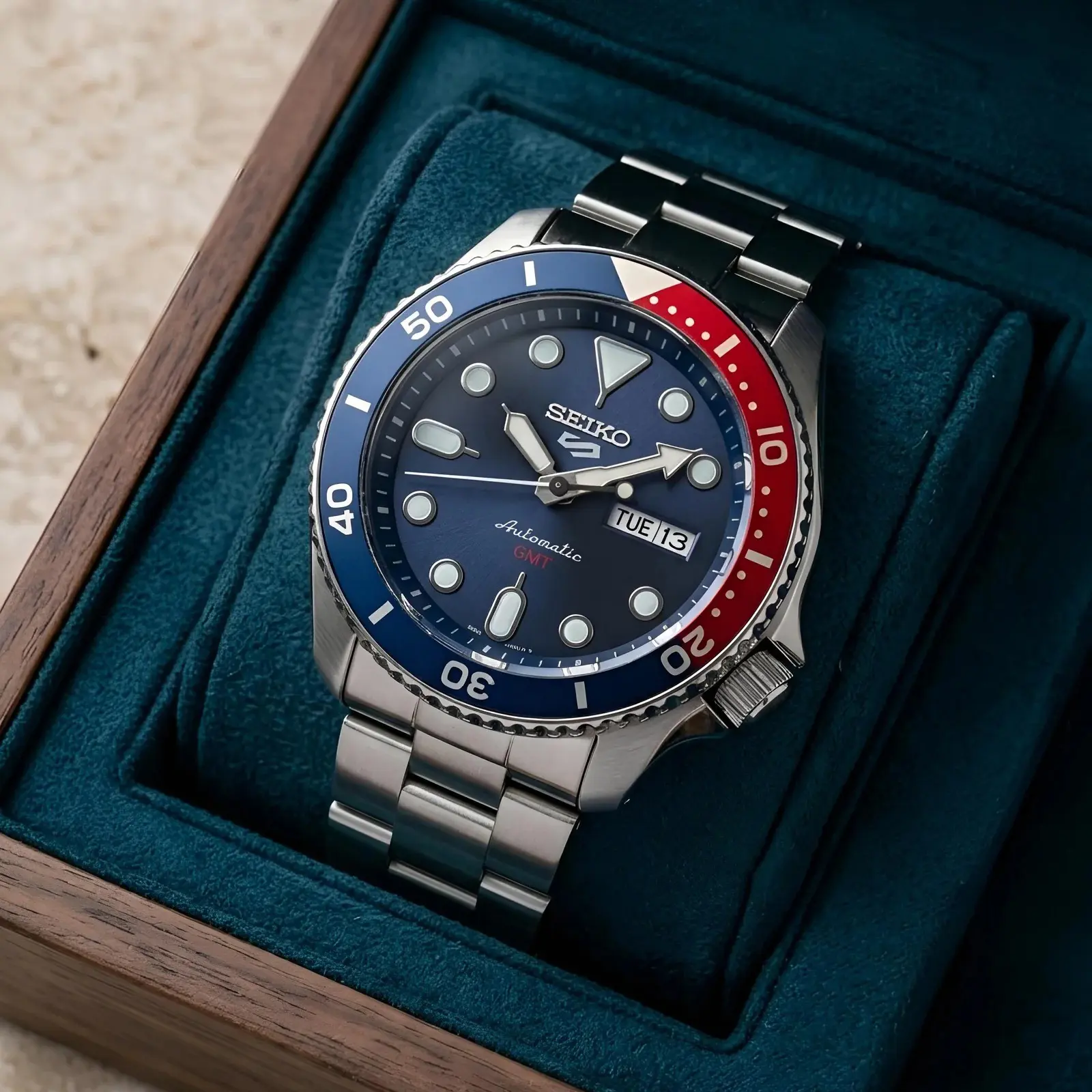 Seiko Silver Blue Red (SKP4)